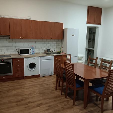 Big Cozy - Skyfall Apartment 3 Bdrm 6 Beds 1&Half Baths Budapest Eksteriør bilde