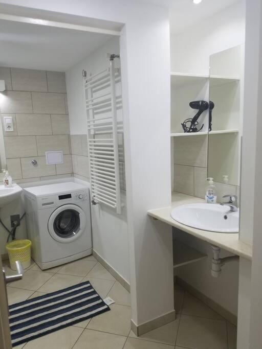 Big Cozy - Skyfall Apartment 3 Bdrm 6 Beds 1&Half Baths Budapest Eksteriør bilde