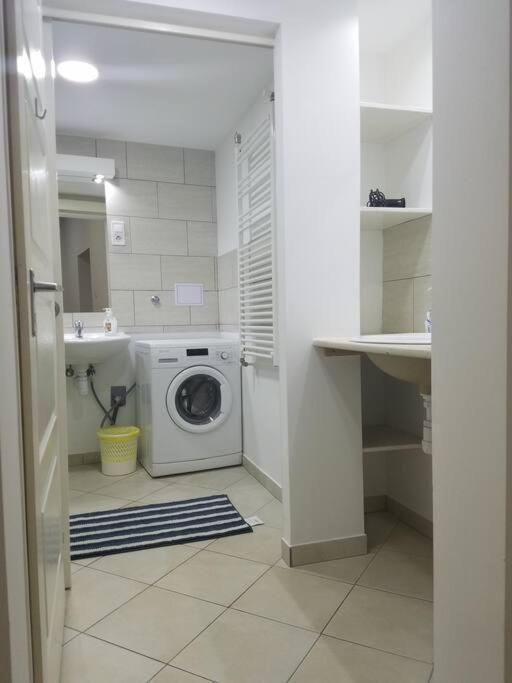 Big Cozy - Skyfall Apartment 3 Bdrm 6 Beds 1&Half Baths Budapest Eksteriør bilde